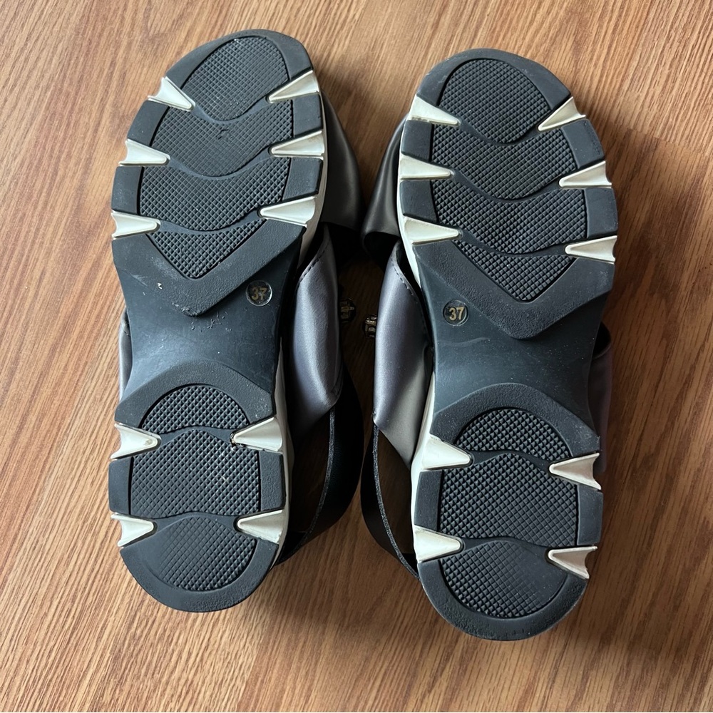 Elegant Black Embellished Women's Sandals - Picture 5 of 6